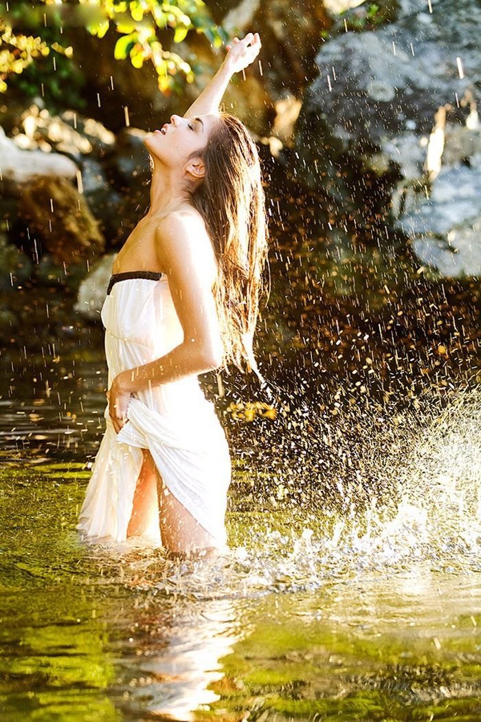 Marie Avgeropoulos in Mississauga