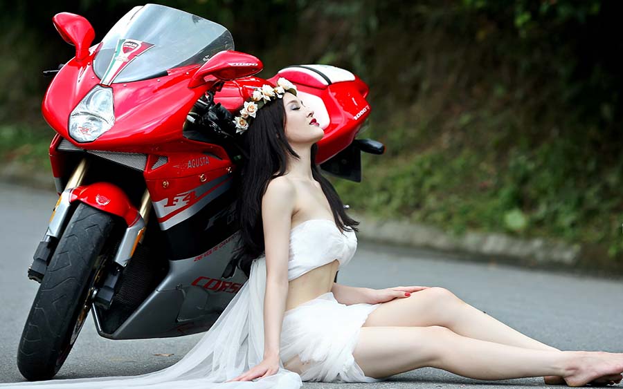 Beautiful girls and motorcycles in Mississauga