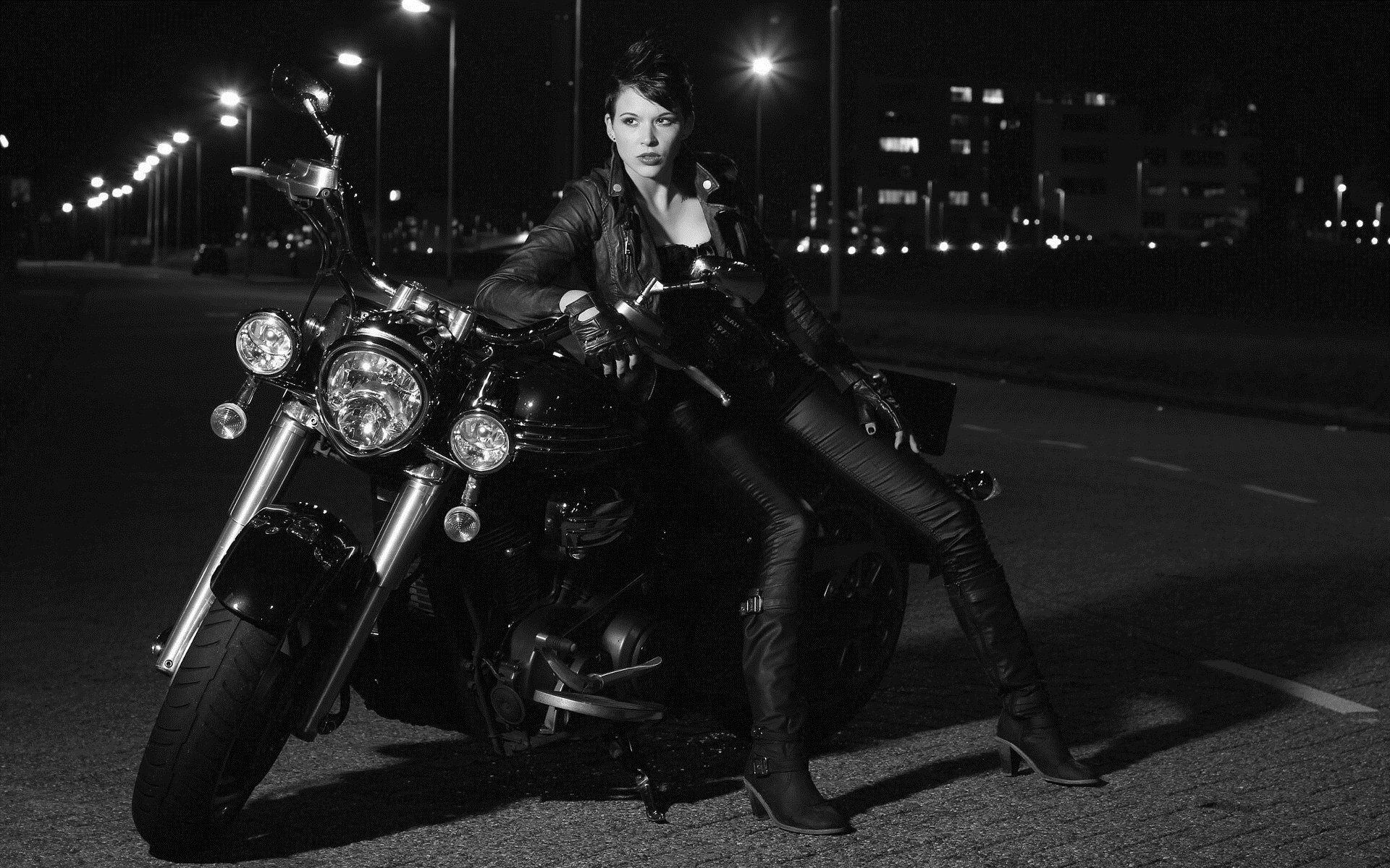 Photo Beautiful girls and motorcycles in Mississauga