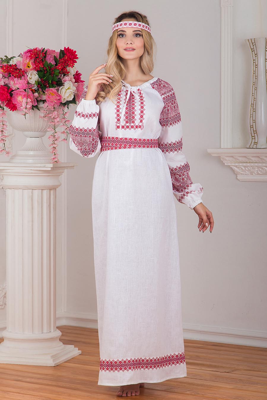 Women in Slavic costumes in Mississauga