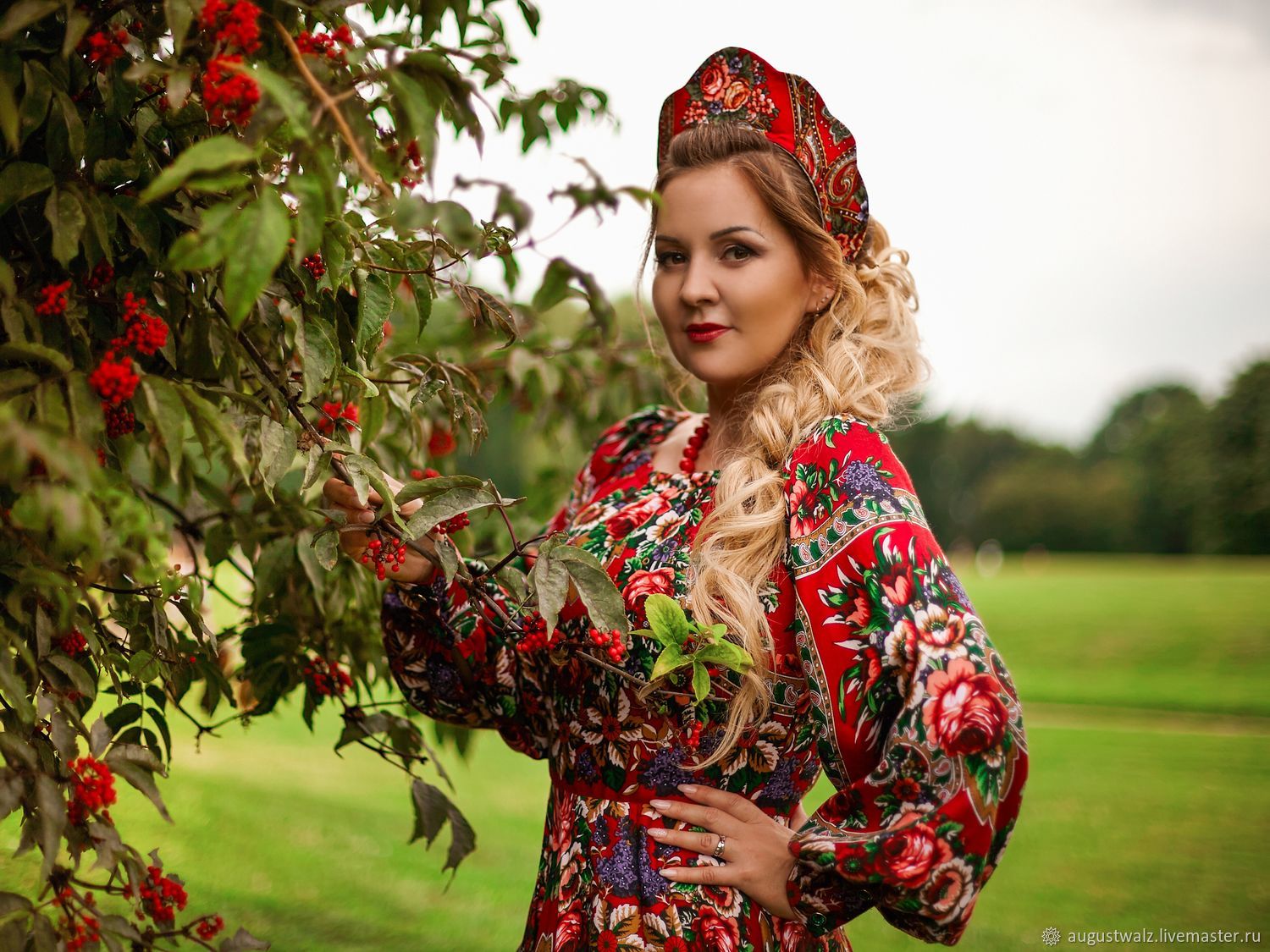 Women in Slavic costumes in Mississauga