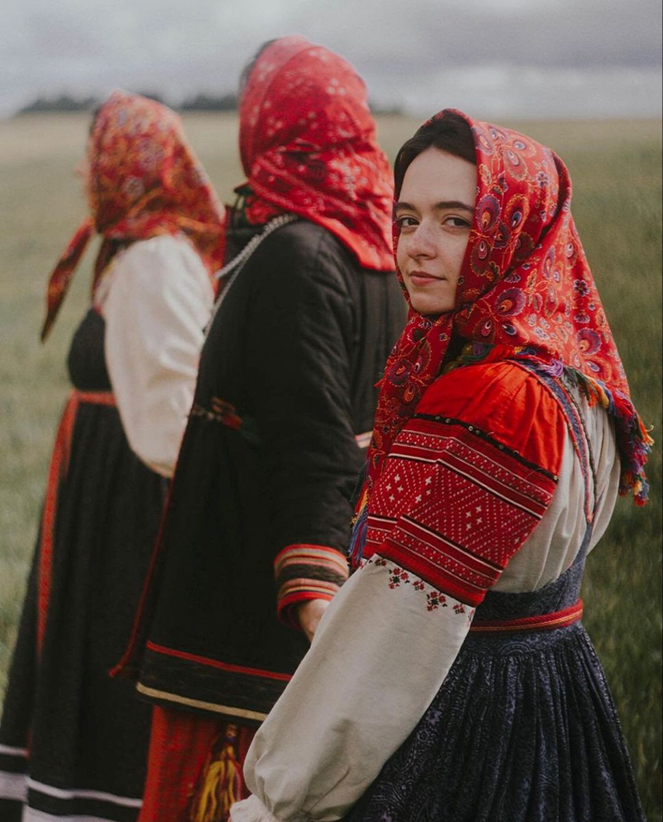 Women in Slavic costumes in Mississauga
