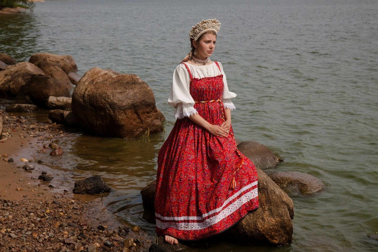 Women in Slavic costumes in Mississauga