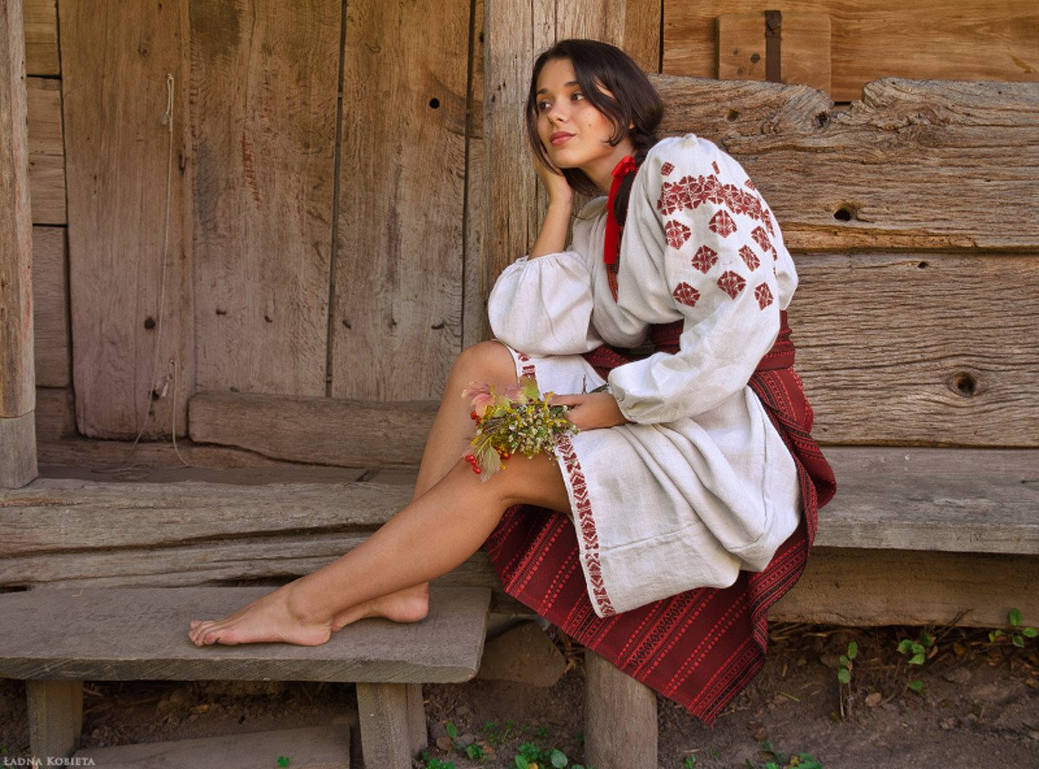 Women in Slavic costumes in Mississauga
