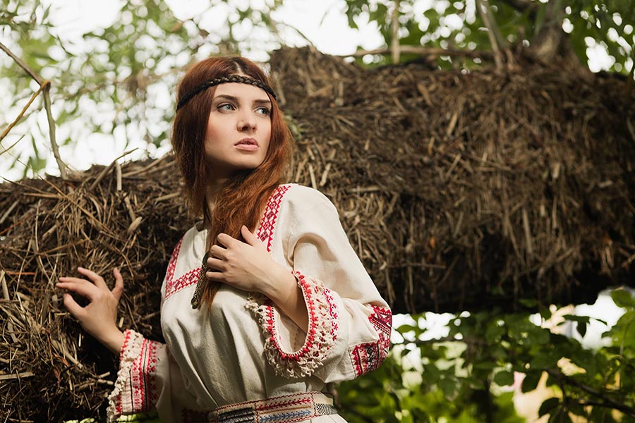 Women in Slavic costumes in Mississauga