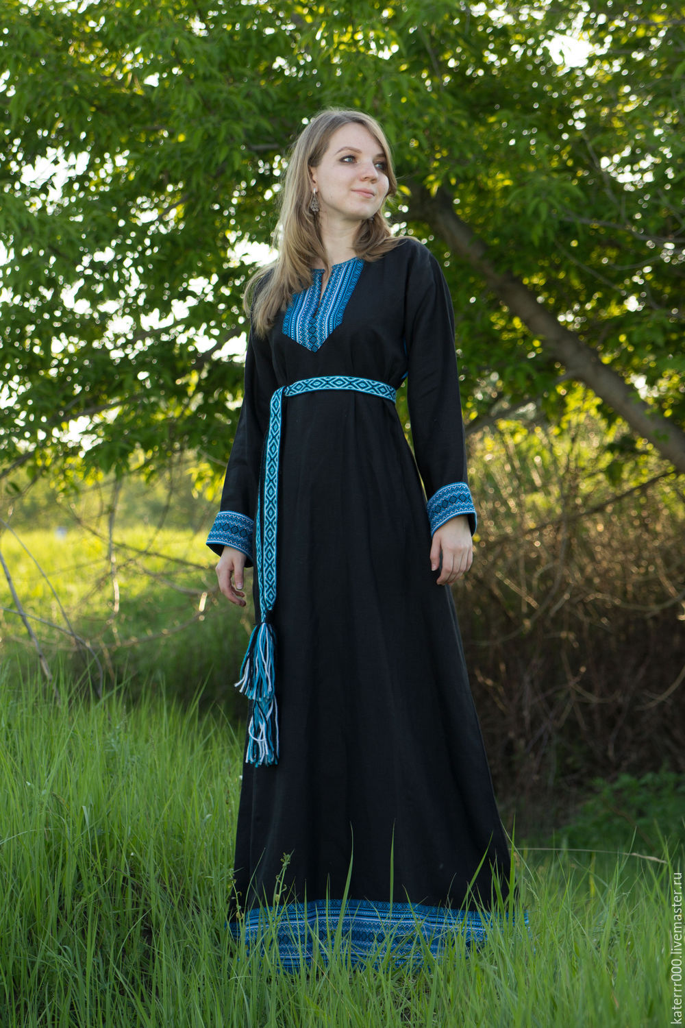 Women in Slavic costumes in Mississauga