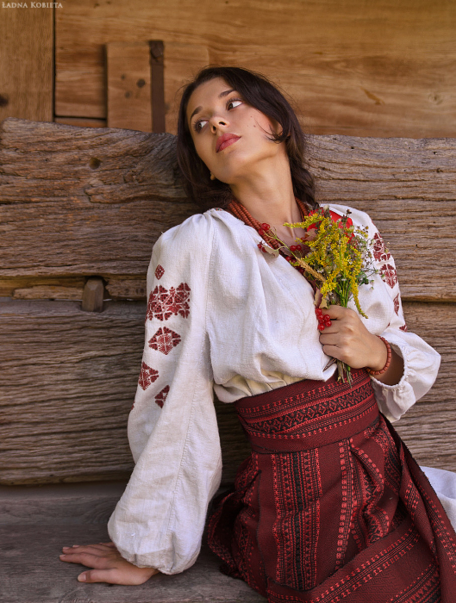 Girls in Slavic costumes in Mississauga