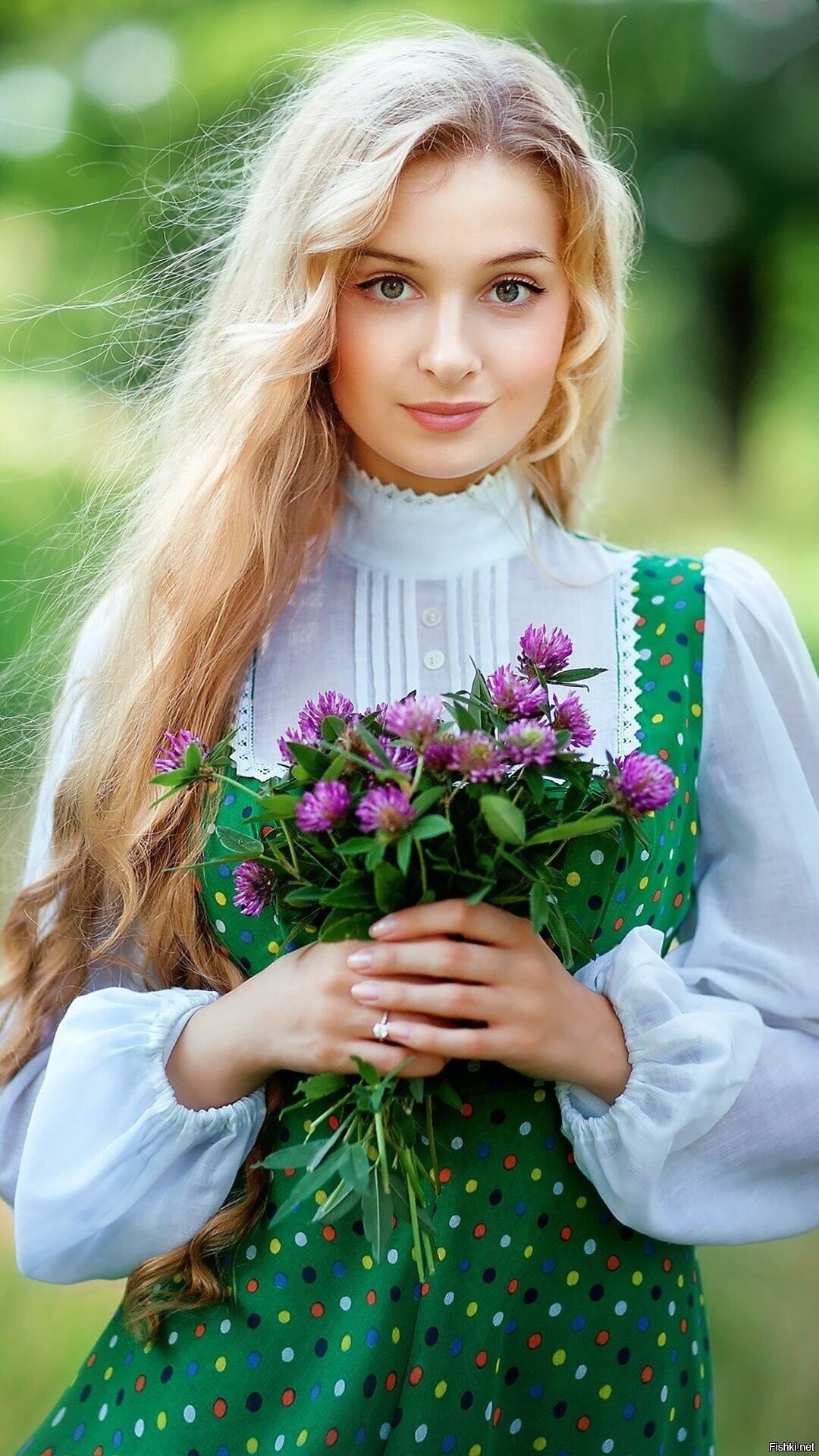 Girls in Slavic costumes in Mississauga