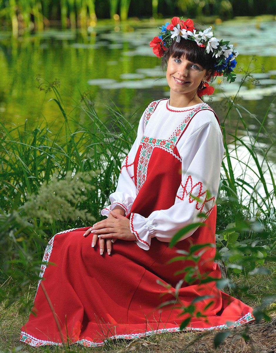 Beautiful girl Girls in Slavic costumes in Mississauga