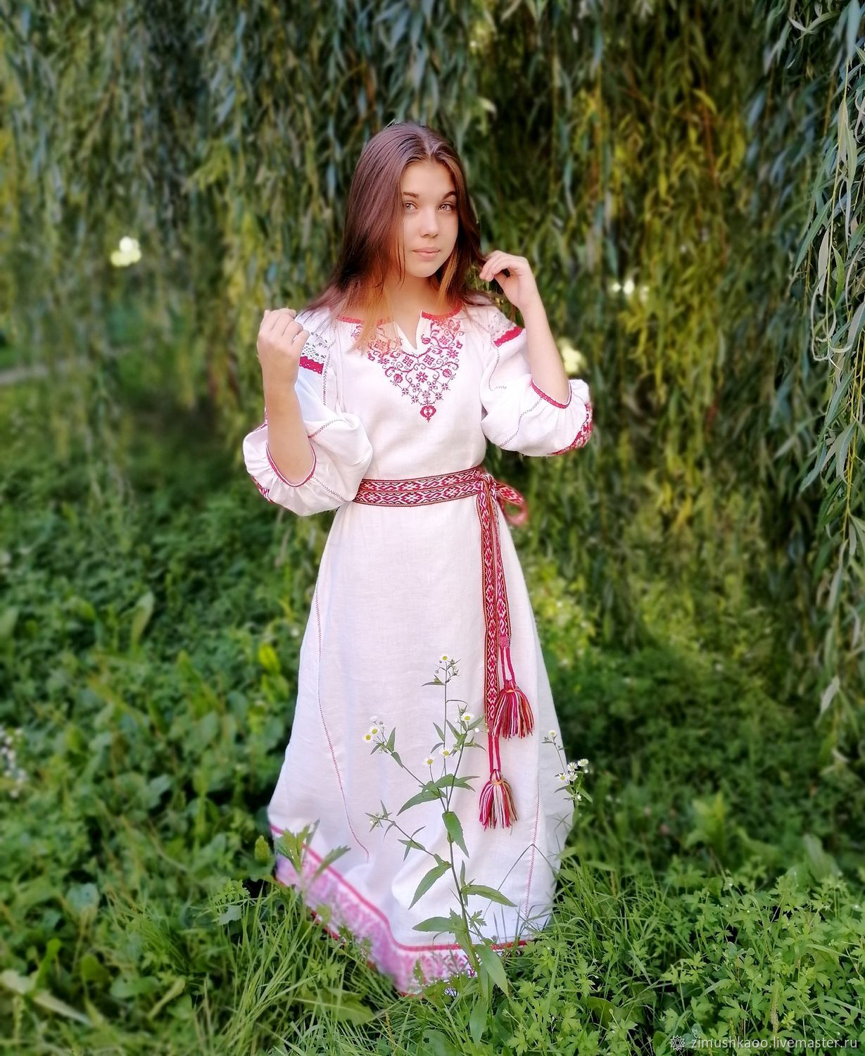 Girl Girls in Slavic costumes in Mississauga